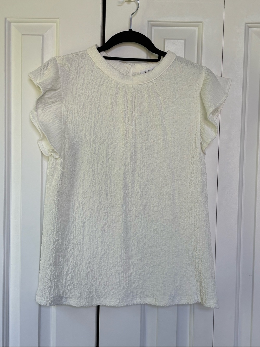 THML Gavin Textured Ruffle Sleeve Partial Button-Back Top - Size Medium - Picture 12 of 12
